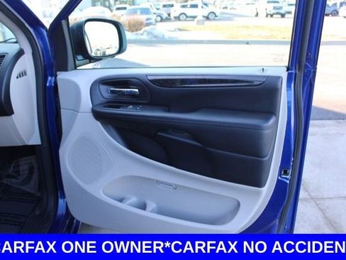 Used 2019 Dodge Grand Caravan SE w/ UConnect Hands-Free Group image 19