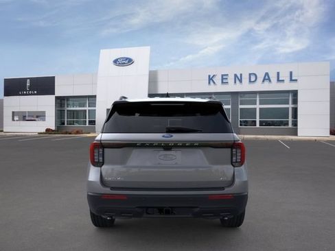 Used 2026 Ford Explorer Active AWD/4WD image 5