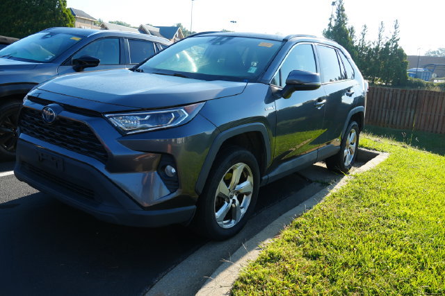 Used 2021 Toyota RAV4 XLE Premium AWD/4WD image 8