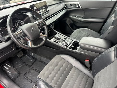Used 2024 Mitsubishi Outlander SE Black Edition image 9