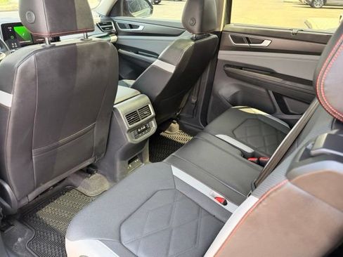 Certified 2024 Volkswagen Atlas Peak Edition SEL AWD/4WD image 9