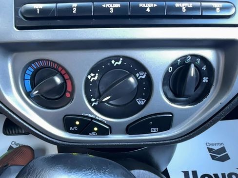 Used 2007 Ford Focus SES image 10