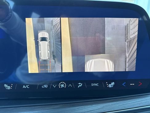 New 2026 Chevrolet Suburban LT w/ Comfort Package AWD/4WD image 28