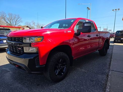 Used 2019 Chevrolet Silverado 1500 Custom Trail Boss w/ Custom Convenience Package AWD/4WD image 3