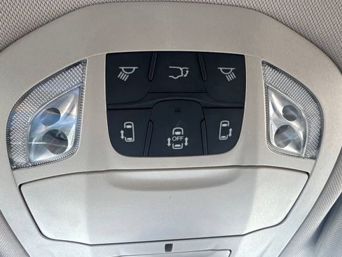 Used 2024 Chrysler Pacifica Touring-L FWD image 37