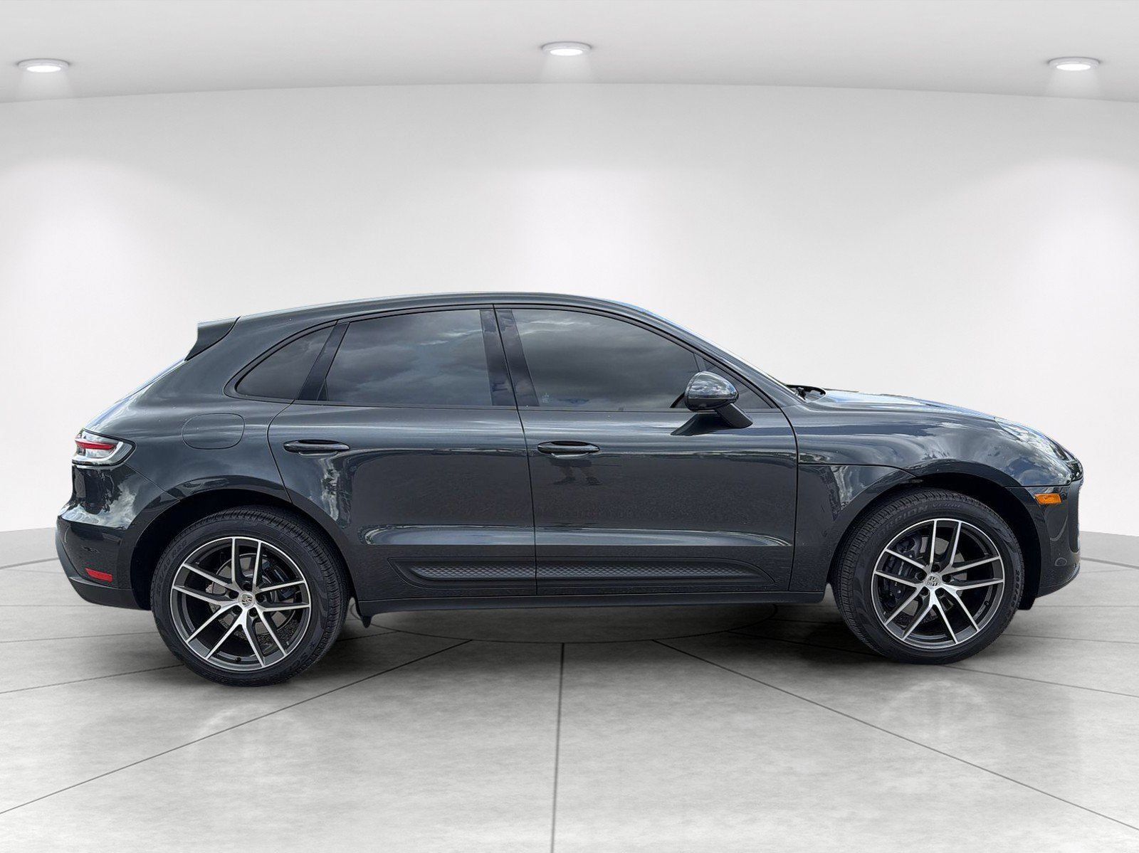 Used 2025 Porsche Macan Turbo AWD/4WD image 3