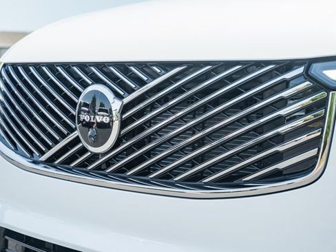 New 2026 Volvo XC90 B6 Plus w/ Protection Package Premier AWD/4WD image 13