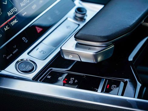 Certified 2023 Audi e-tron Premium Plus w/ Premium Plus Package image 21