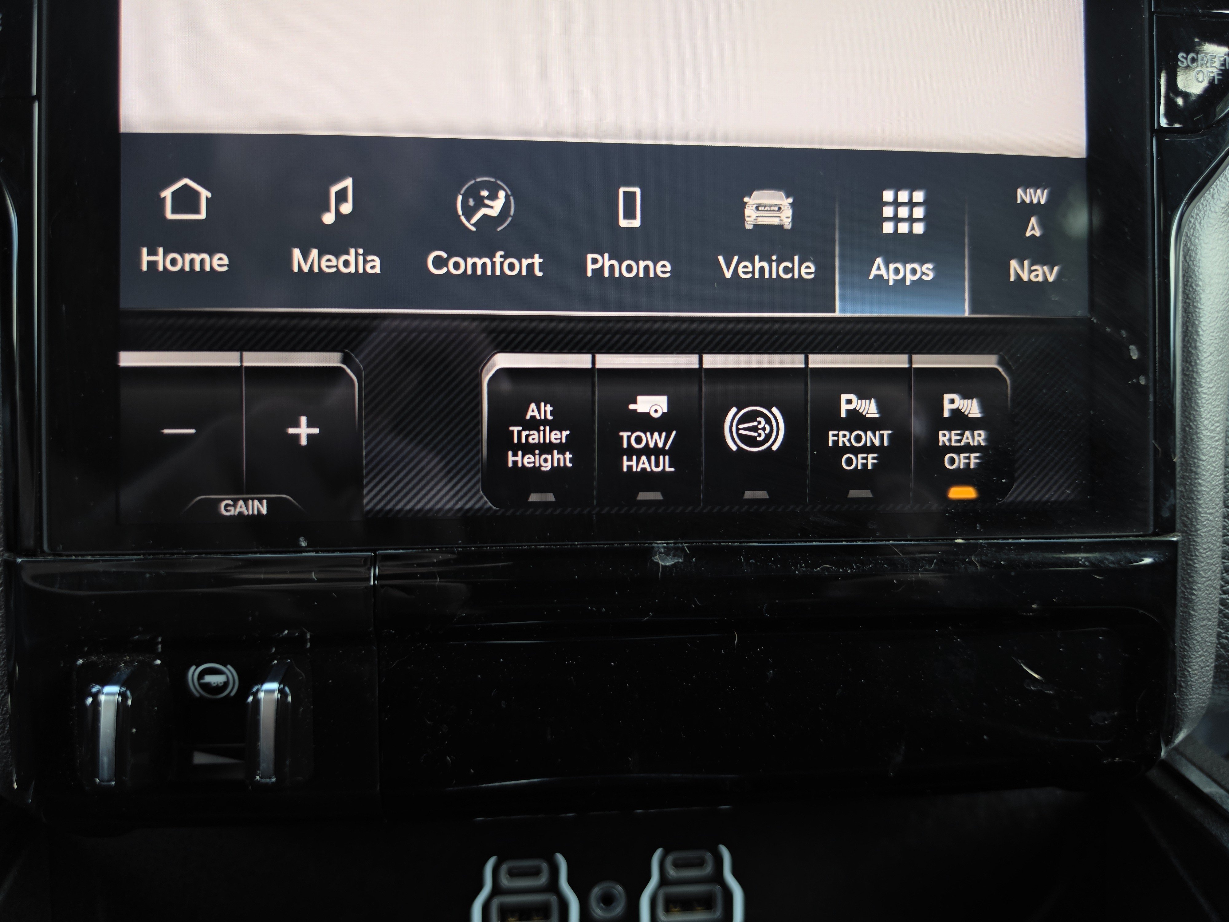 Used 2026 RAM 3500 Laramie AWD/4WD image 27