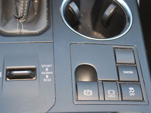 Used 2023 Toyota Highlander XLE image 24