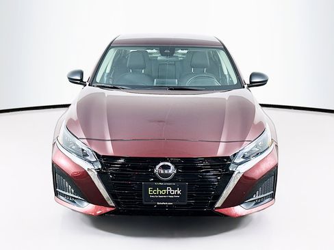 Used 2025 Nissan Altima 2.5 SV image 2