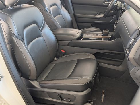 Used 2022 Nissan Pathfinder SL w/ SL Premium Package image 24