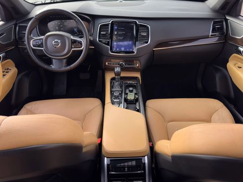 Used 2017 Volvo XC90 T6 Momentum w/ Vision Package image 11