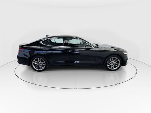 Used 2022 Genesis G70 2.0T image 9