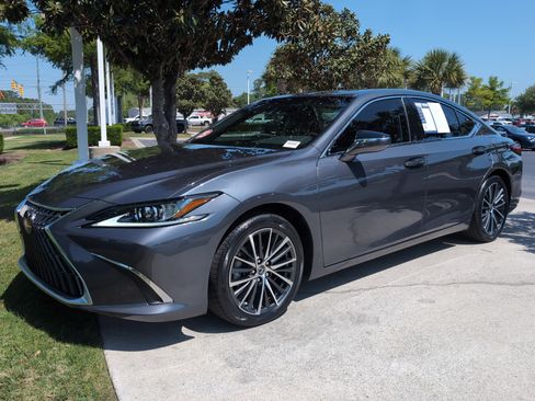 Used 2023 Lexus ES 350 w/ Premium Package FWD image 5