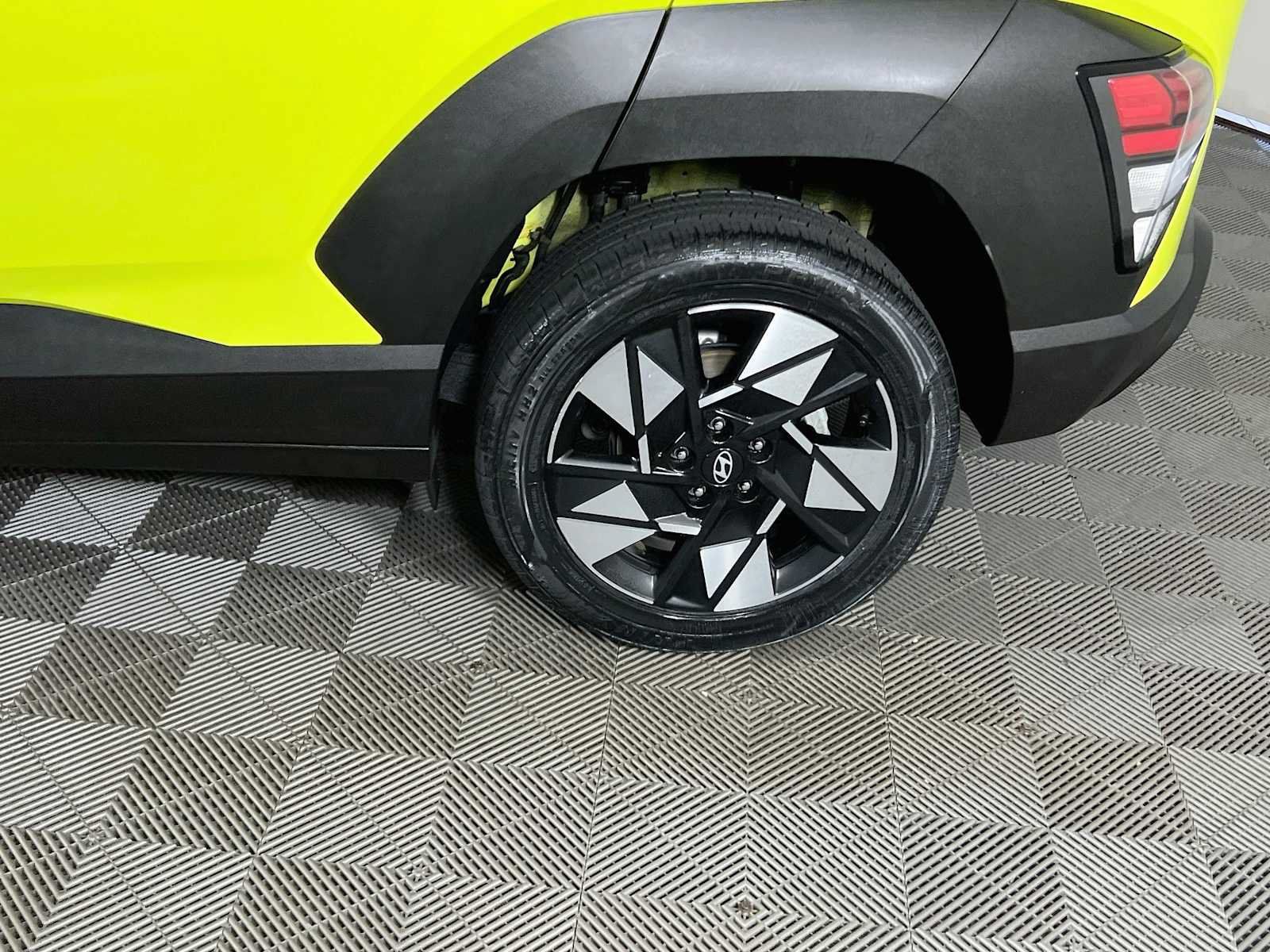 Certified 2024 Hyundai Kona SEL AWD/4WD image 30