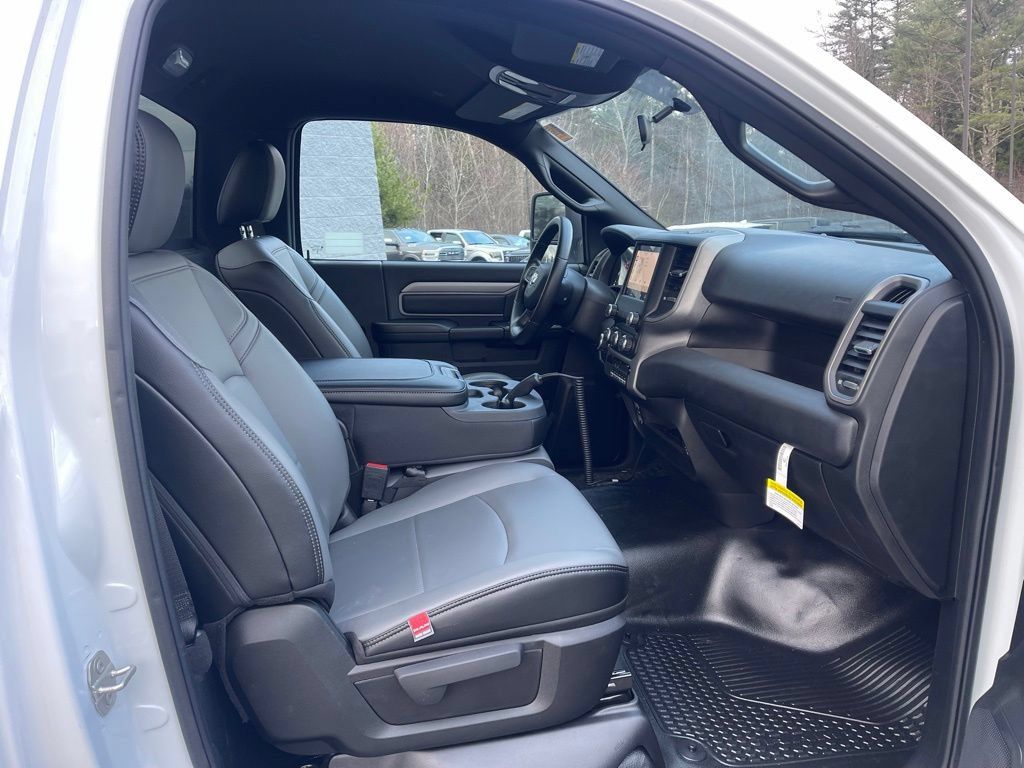 Used 2024 RAM 2500 Tradesman w/ Chrome Appearance Group AWD/4WD image 14