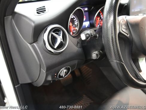 Used 2018 Mercedes-Benz GLA 250 4MATIC w/ Premium Package image 27