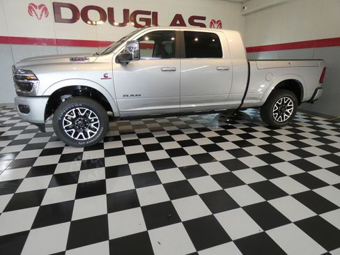 New 2026 RAM 2500 Limited AWD/4WD image 3