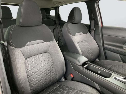 New 2025 Nissan Kicks SV w/ SV Premium Package AWD/4WD image 31