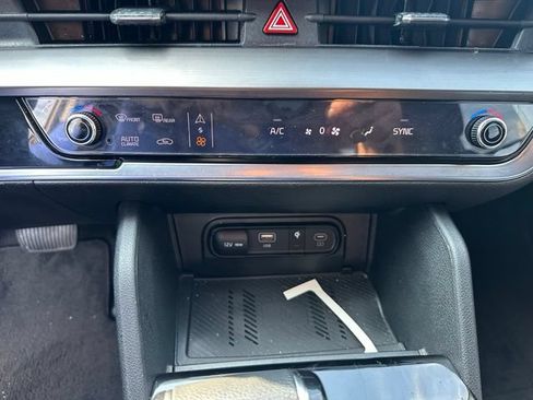 Used 2025 Kia Sportage EX FWD image 13
