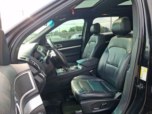 Used 2016 Ford Explorer XLT w/ Equipment Group 202A AWD/4WD image 14