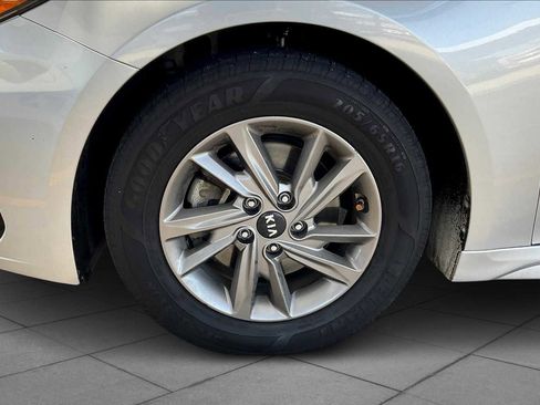 Used 2020 Kia Optima LX image 9
