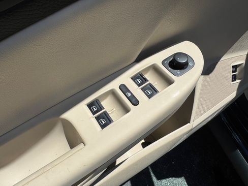 Used 2010 Volkswagen Passat Komfort FWD image 6