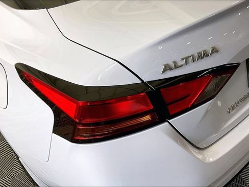Used 2025 Nissan Altima 2.5 SR w/ SR Premium Package FWD image 38