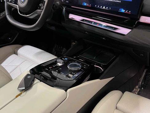 Used 2024 BMW i5 eDrive40i RWD image 35