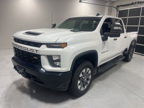 Used 2022 Chevrolet Silverado 2500 Custom w/ Custom Value Package image 3