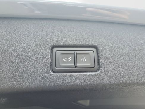 Used 2025 Audi Q4 e-tron Premium w/ Convenience Package RWD image 9