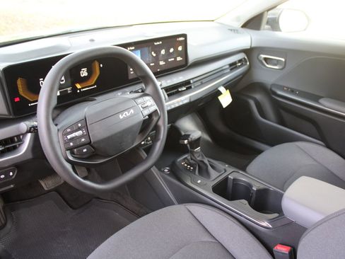 New 2026 Kia K4 LXS image 21