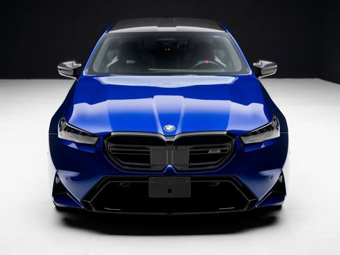 Used 2025 BMW M5 w/ Carbon Package image 5