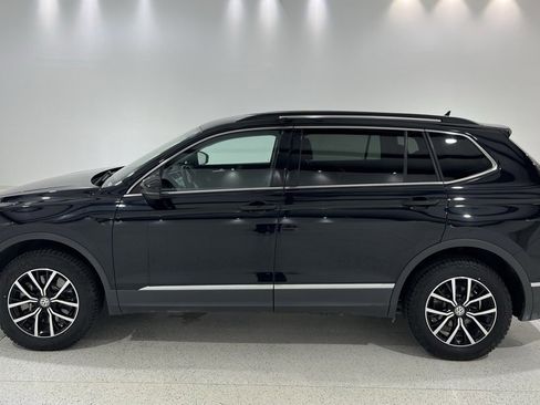 Used 2021 Volkswagen Tiguan SE image 2