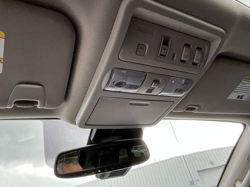 Used 2020 Nissan Titan SL w/ Moonroof Package image 41