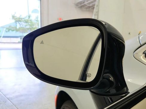 Used 2024 Chrysler Pacifica Touring-L FWD image 20