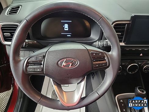 Used 2024 Hyundai Venue SEL image 17