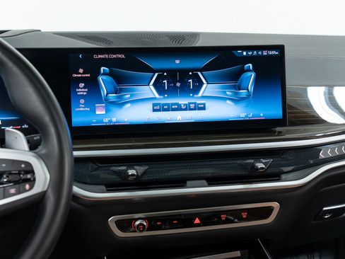 Certified 2024 BMW X7 xDrive40i w/ M Sport Package image 19