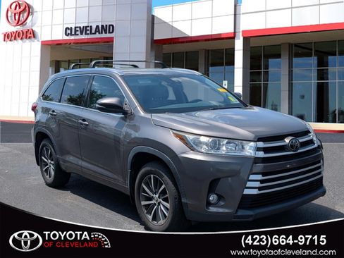 Used 2017 Toyota Highlander XLE AWD/4WD image 1