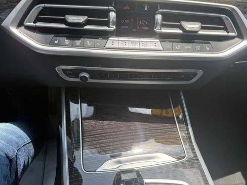Used 2021 BMW X7 xDrive40i w/ M Sport Package AWD/4WD image 20