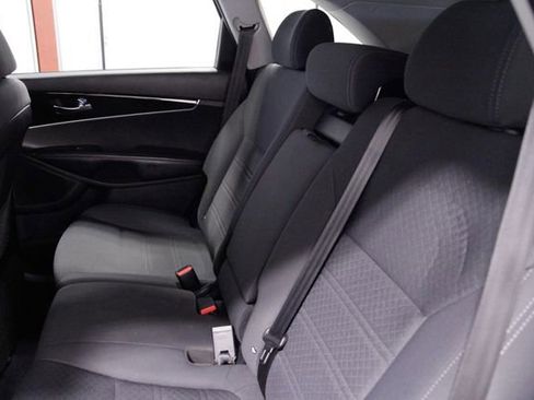 Used 2020 Kia Sorento LX image 16