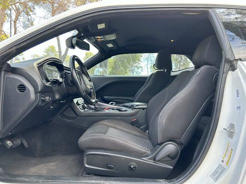 Used 2015 Dodge Challenger SXT w/ Driver Convenience Group RWD image 14