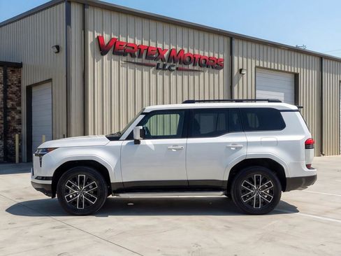 Used 2024 Lexus GX 550 image 4