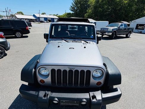 Used 2013 Jeep Wrangler Unlimited Sport w/ Connectivity Group AWD/4WD image 12