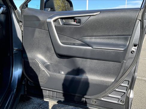 Used 2021 Toyota RAV4 LE image 22