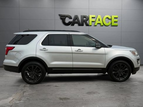 Used 2018 Ford Explorer XLT w/ Equipment Group 202A AWD/4WD image 14