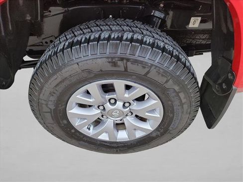 Used 2016 Toyota Tacoma SR5 w/ SR5 Appearance Package (SN) RWD image 12
