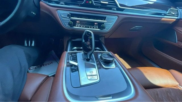 Used 2022 BMW 750i xDrive w/ Autobahn Package AWD/4WD image 12