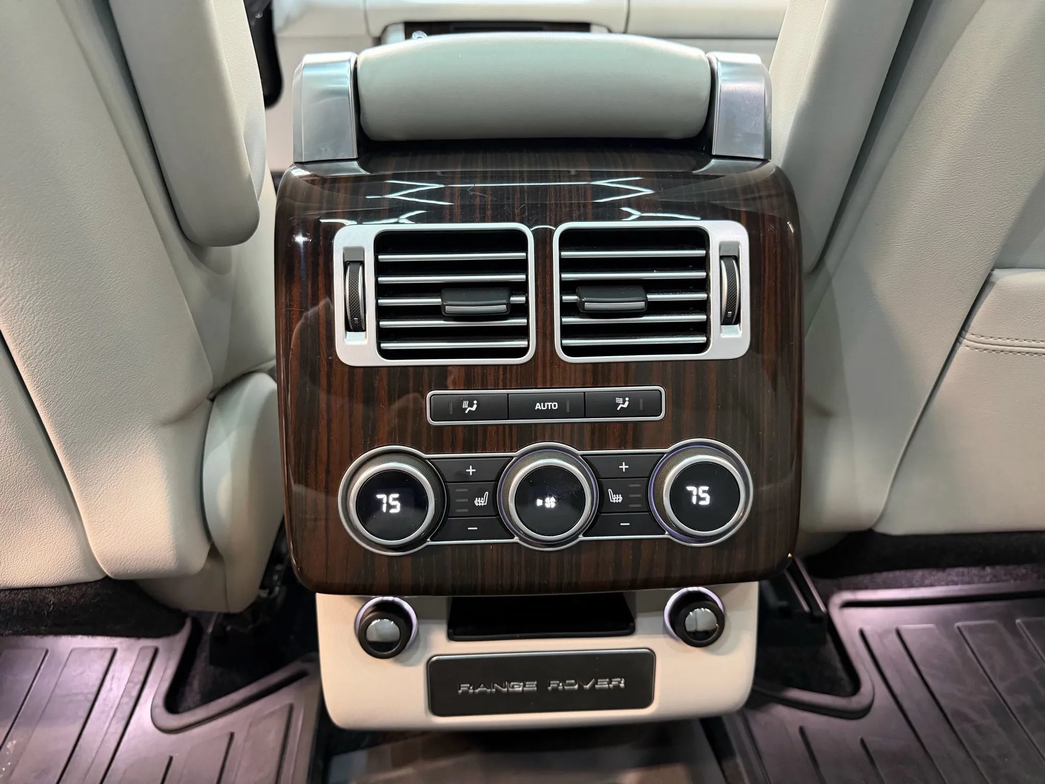 Used 2017 Land Rover Range Rover HSE AWD/4WD image 33